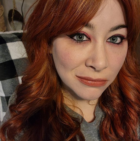 Meet your Posher, Caitlin - Picture 1 of 1